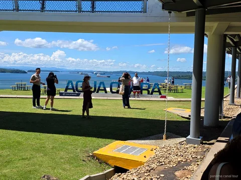 Panoramablick auf den Panamakanal von der Atlantikbrücke
